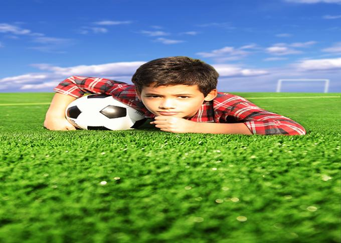 Wysoka elastyczność Piłka nożna Outdoor Fałszywy dywan z trawy 20 mm - 45 mm wysokości stosu 0