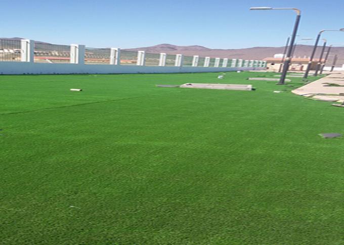 Sztuczna murawa o wysokiej gęstości na zewnątrz, sztuczna trawa kładzenia zielonej trawy 0