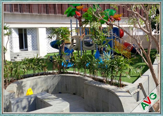 Stand Straight Playground Syntetyczna murawa, sztuczny plac zabaw dla dzieci w krajobrazie 0
