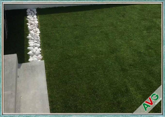 Anty-UV Dachowe zagospodarowanie krajobrazu Sztuczna trawa S Kształt Monofil PE + kręcone PPE 0