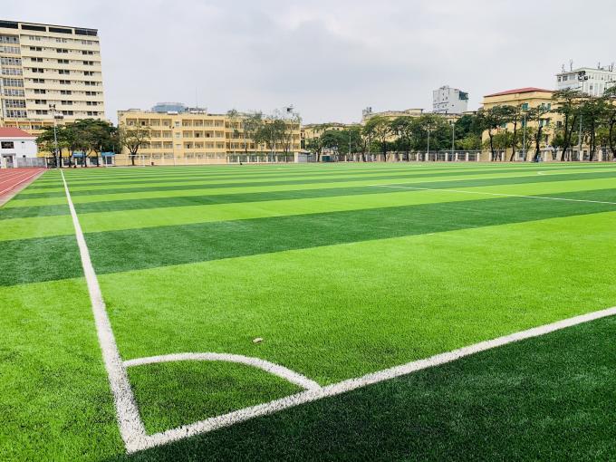 Podłogi sportowe ze sztucznej trawy na boisko do piłki nożnej 50mm 0
