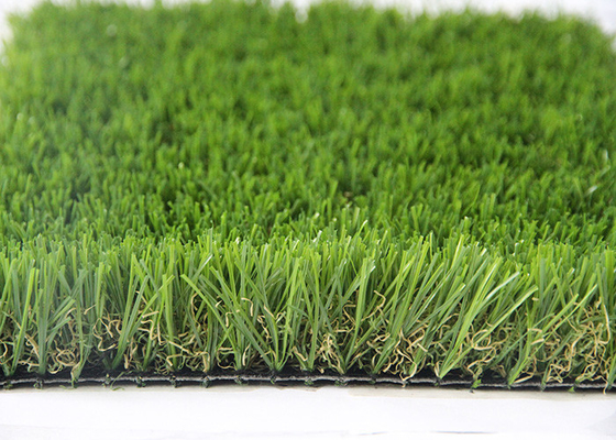 Chiny 35MM naturalnie wyglądająca sztuczna trawa na zewnątrz do ogrodów, zewnętrzna syntetyczna murawa dostawca