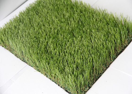 Chiny Profesjonalna, wyglądająca na 30 mm sztuczna trawa zewnętrzna, lateksowa powłoka dywanowa dostawca