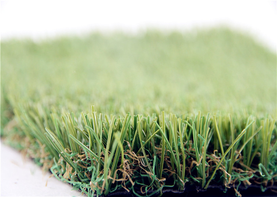Chiny 40MM fałszywa trawa o wysokiej gęstości do ogrodów, sztuczna trawa o naturalnym wyglądzie dostawca