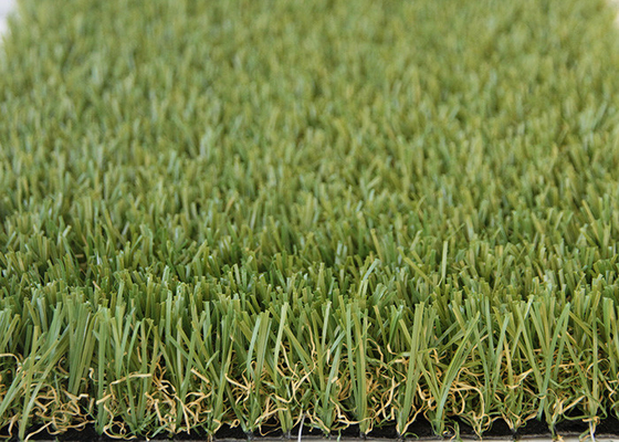 Chiny Plac zabaw Sztuczna murawa Fałszywy dywan z trawy Kryty 35 mm Wysokość 3/8 cala Guage dostawca