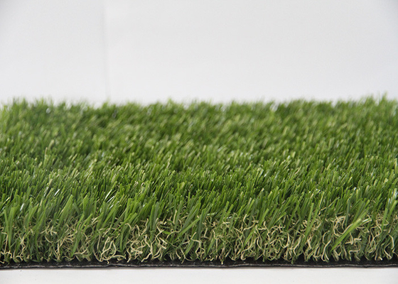Chiny Zewnętrzny, naturalnie wyglądający syntetyczny materiał z trawy dla psa, ozdobna trawa z PE dostawca