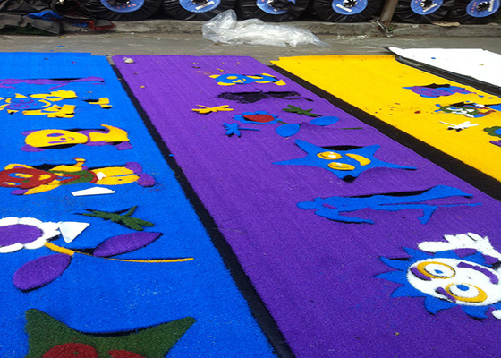 Chiny Dekoracja Kolorowy plac zabaw Syntetyczna murawa Sztuczna trawa dywanowa 3000 DTEX dostawca