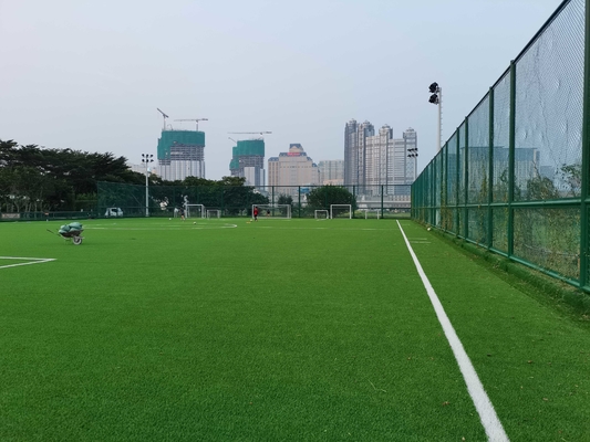 Chiny Profesjonalne sportowe podłogi do piłki nożnej ze sztuczną trawą do piłki nożnej dostawca