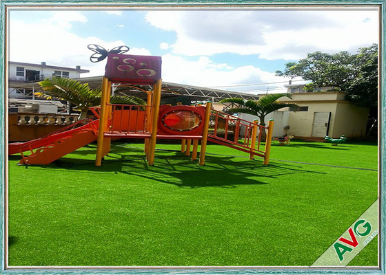 Chiny Wysokość 35 mm Łatwa konserwacja Sztuczna trawa na zewnątrz dla parku rozrywki dla dzieci dostawca