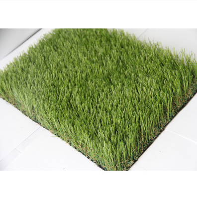 Chiny Materiał PE Sztuczna trawa Krajobraz 30mm 40mm 50mm Do dekoracji ogrodu dostawca