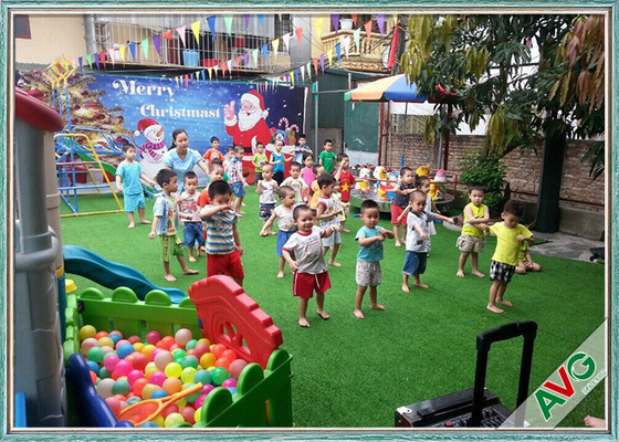 Chiny Kwalifikowana ISO / SGS sztuczna trawa dla przyjaznej dla dzieci murawy na plac zabaw dostawca