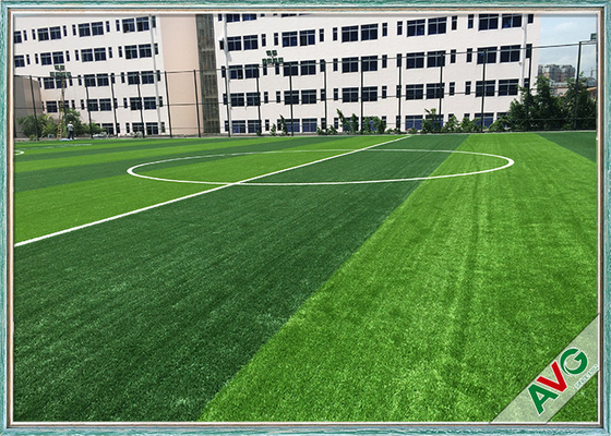 Chiny Oliwkowy kształt Boisko do piłki nożnej Sztuczna trawa Anty UV 2/4/5m Szerokość rolki dostawca