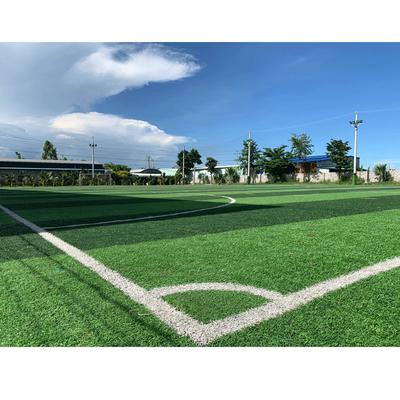Chiny Rolka ze sztucznej trawy o grubości 40 mm na boisko do piłki nożnej dostawca