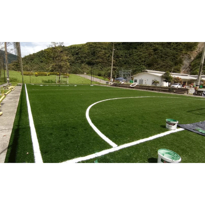 Chiny Unikalny sztuczny dywan do piłki nożnej w kolorze diamentowej zieleni dostawca