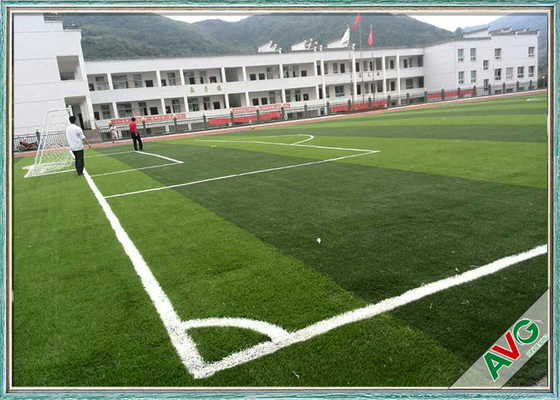 Chiny FIFA Standard Wielofunkcyjne boisko do piłki nożnej Sztuczna murawa 12000 Dtex Oszczędność wody dostawca