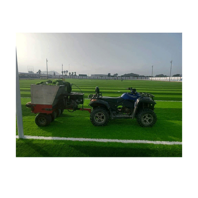 Chiny Odporność na promieniowanie UV Zewnętrzna sztuczna trawa z podkładem PP + siatką Szerokość 2 m / 4 m Dywan ze sztucznej trawy piłkarskiej dostawca